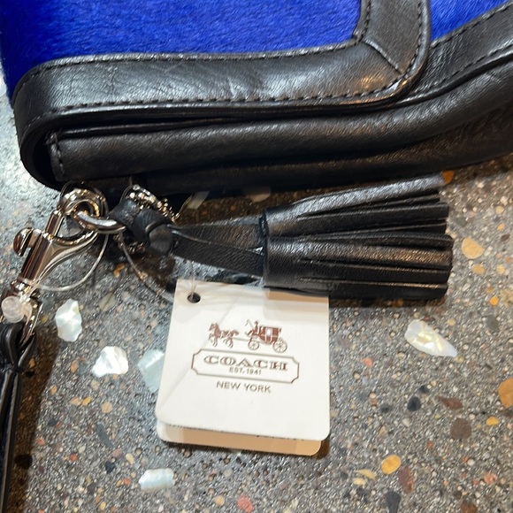 Coach Clutch - Picture 3 of 8